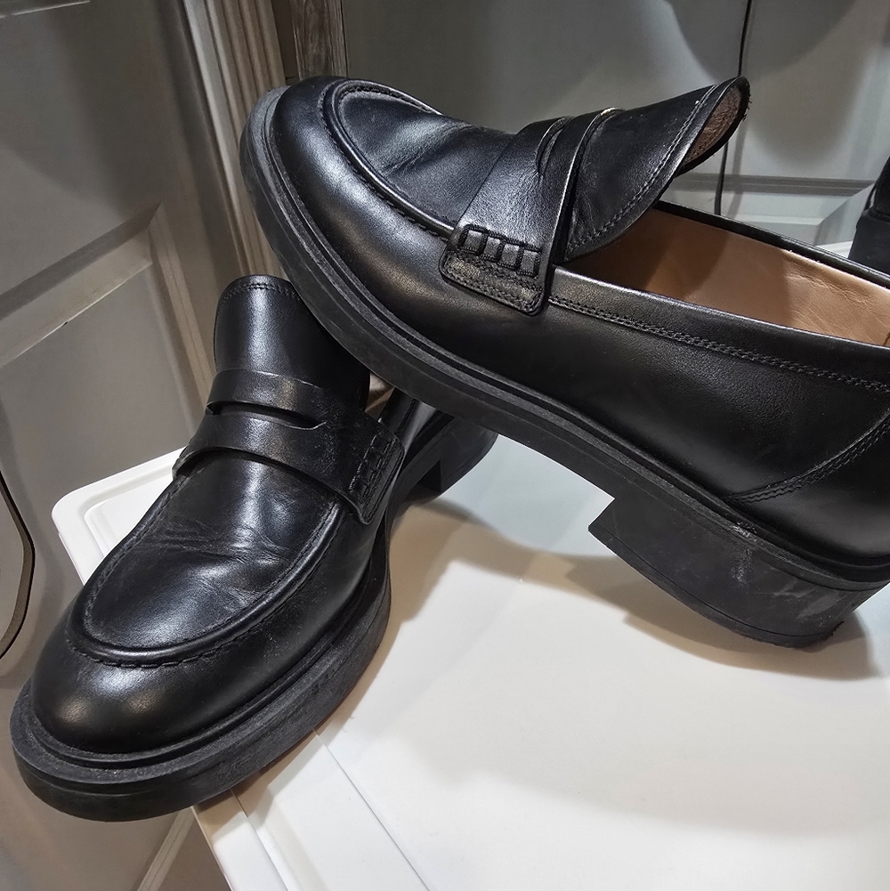 Gianvito Rossi Black Leather Slip-On Loafers 38